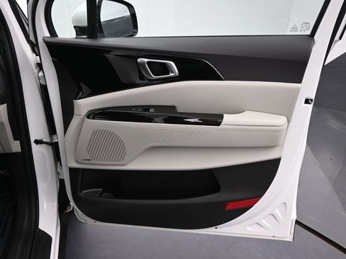 Certified 2024 Kia Carnival SX Prestige image 21