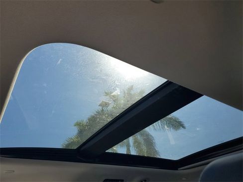 Used 2023 Chrysler Pacifica Limited image 31