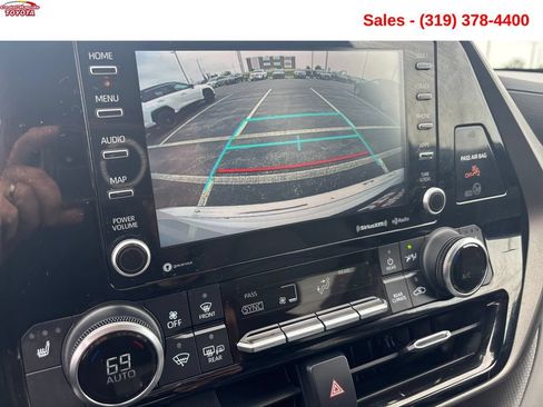 Used 2022 Toyota Highlander XLE AWD/4WD image 17