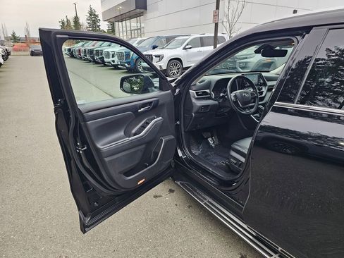 Used 2022 Toyota Highlander XLE image 59