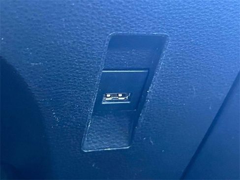 Used 2022 Toyota Corolla LE image 31