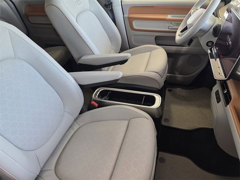 New 2025 Volkswagen ID. Buzz Pro S Plus image 10