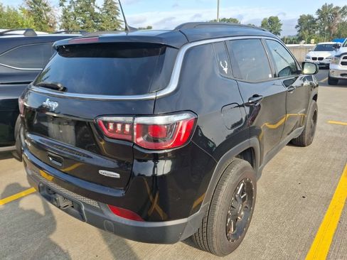Used 2017 Jeep Compass Latitude w/ Popular Equipment Group AWD/4WD image 6