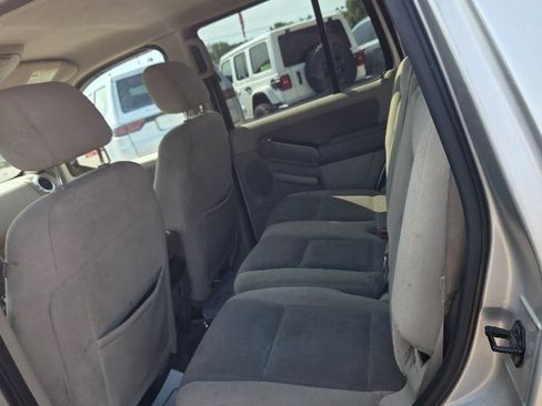 Used 2007 Ford Explorer XLT image 11