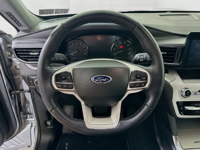 Used 2023 Ford Explorer XLT w/ Equipment Group 202A AWD/4WD image 16