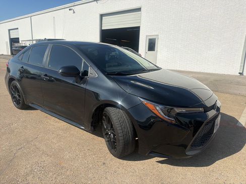Used 2022 Toyota Corolla LE image 2