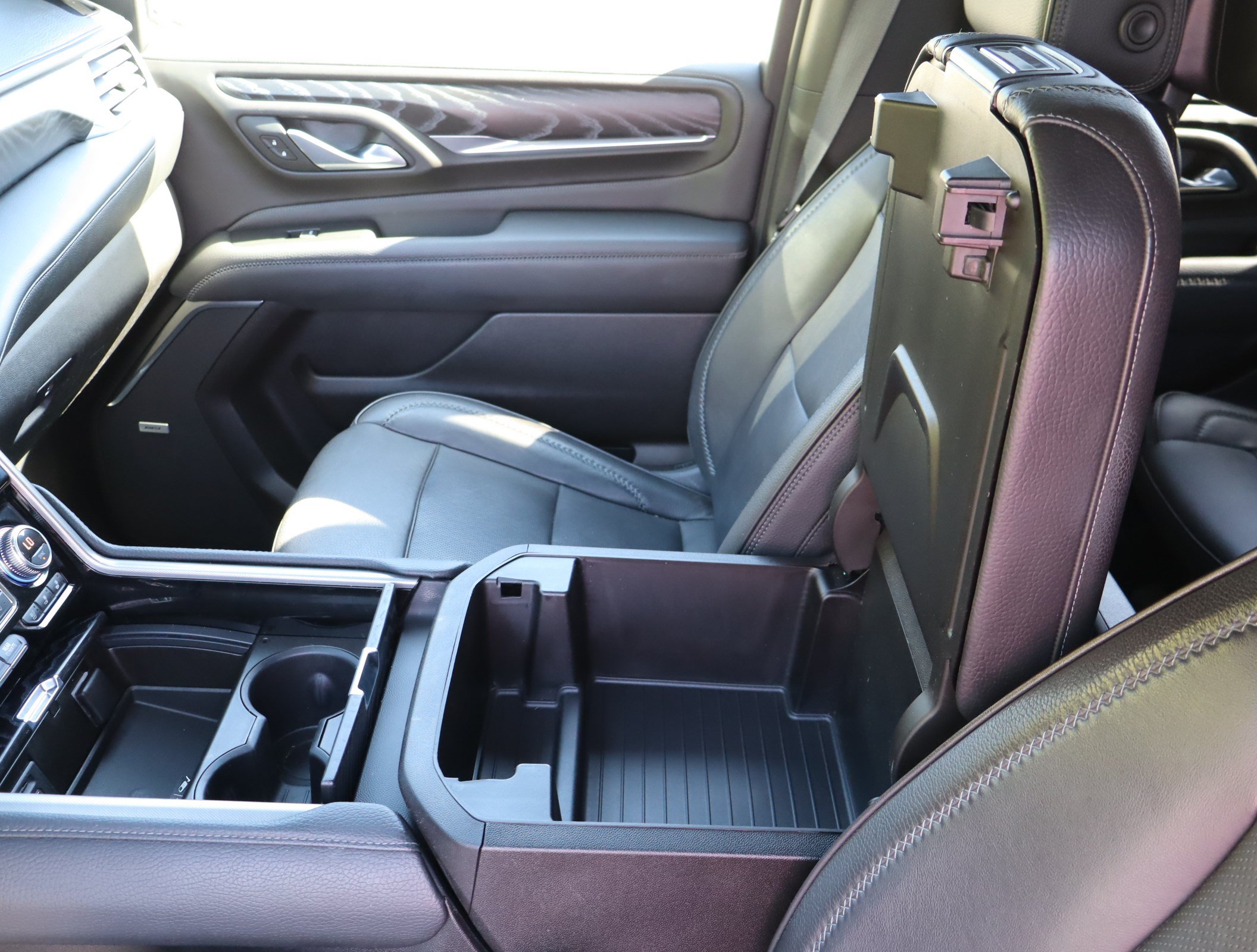 Used 2021 GMC Yukon XL Denali w/ Denali Premium Package AWD/4WD image 35