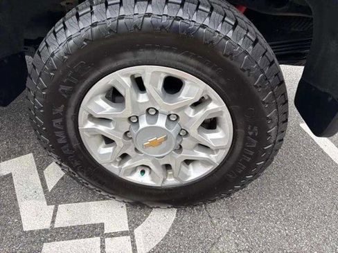 Used 2024 Chevrolet Silverado 2500 LT image 28