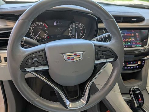 Used 2022 Cadillac XT6 Premium Luxury FWD image 9