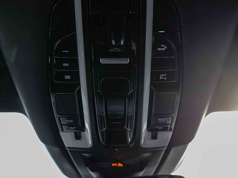 Used 2021 Porsche Cayenne S image 16