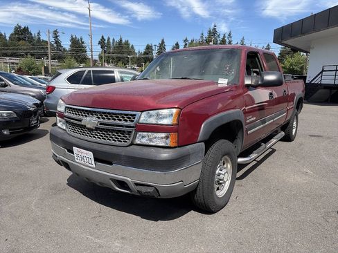 Used 2005 Chevrolet Silverado 2500 LS w/ Heavy-Duty Power Package AWD/4WD image 1