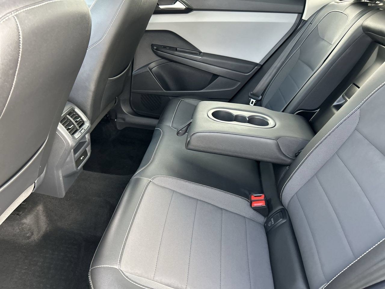 Used 2022 Volkswagen Taos SE w/ Panoramic Sunroof Package FWD image 14