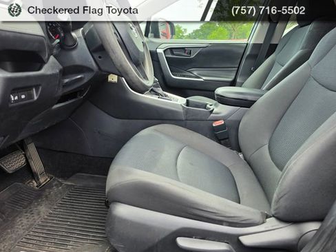 Used 2021 Toyota RAV4 LE FWD image 9