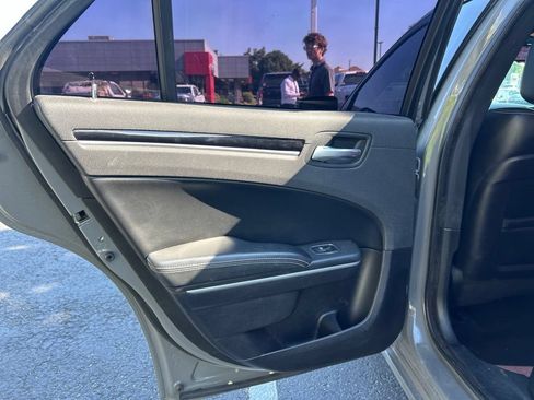 Used 2019 Chrysler 300 S RWD image 12