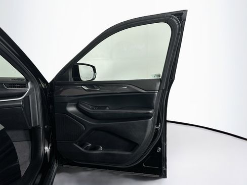 Used 2023 Jeep Grand Cherokee L Laredo image 34