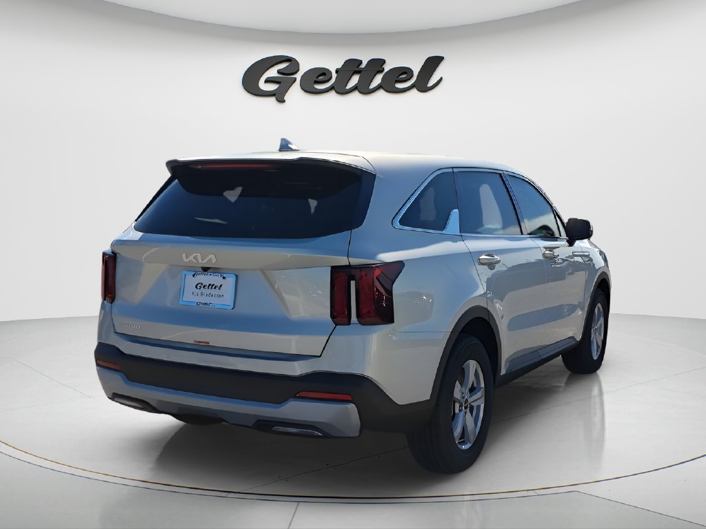 Used 2026 Kia Sorento LX FWD image 5