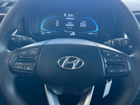 Used 2025 Hyundai Venue SE FWD image 19