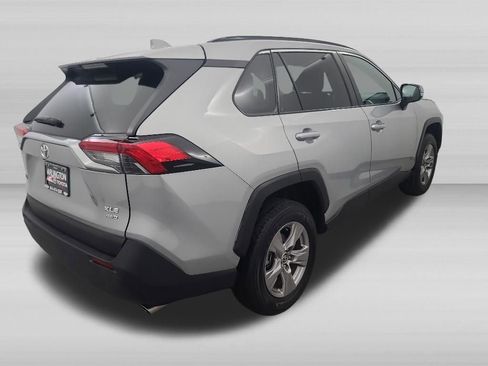 Used 2025 Toyota RAV4 XLE AWD/4WD image 5