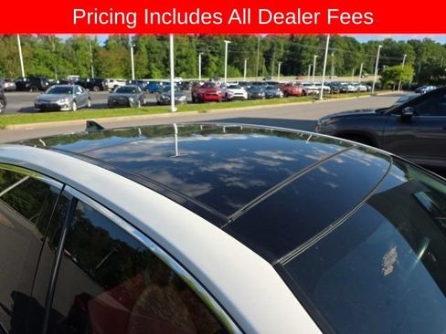 Used 2023 Toyota Camry XSE FWD image 11