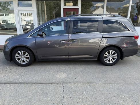 Used 2016 Honda Odyssey SE image 2