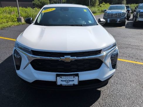 Used 2024 Chevrolet Trax LS FWD image 8
