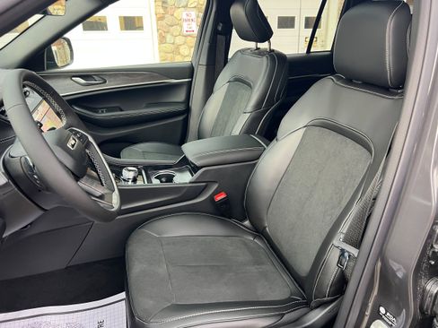 New 2026 Jeep Grand Cherokee Altitude image 12