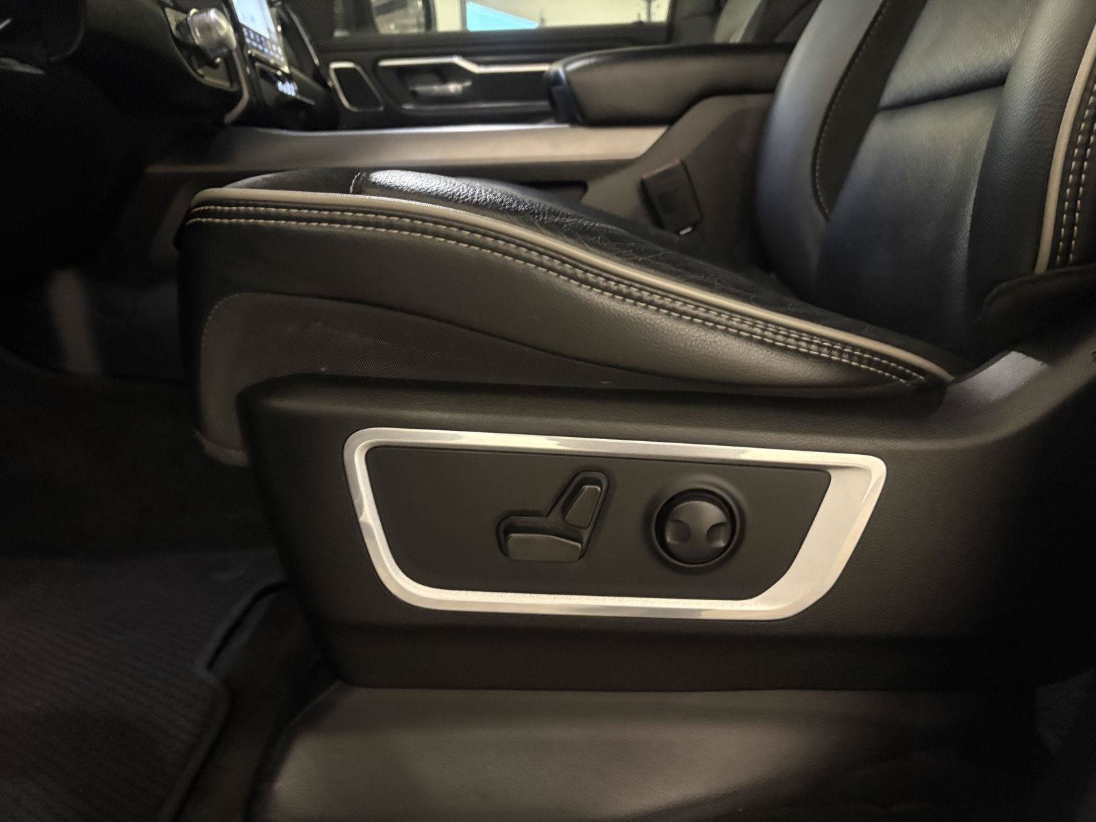 Used 2024 RAM 1500 Laramie AWD/4WD image 22