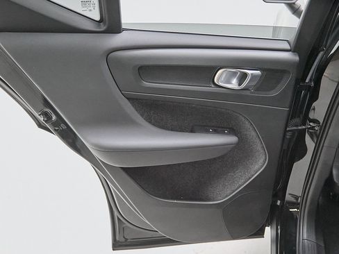 Certified 2024 Volvo XC40 B5 Plus w/ Protection Package Premier image 20