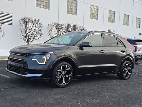 Used 2023 Kia Niro EX Touring image 2