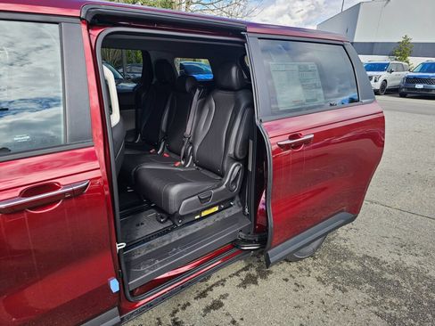 New 2026 Kia Carnival FWD image 22