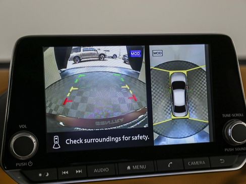 Used 2025 Nissan Sentra SV w/ SV Premium Package image 24