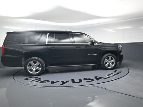 Used 2017 Chevrolet Suburban LT image 10