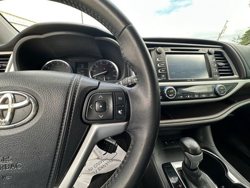 Used 2015 Toyota Highlander Limited FWD image 29
