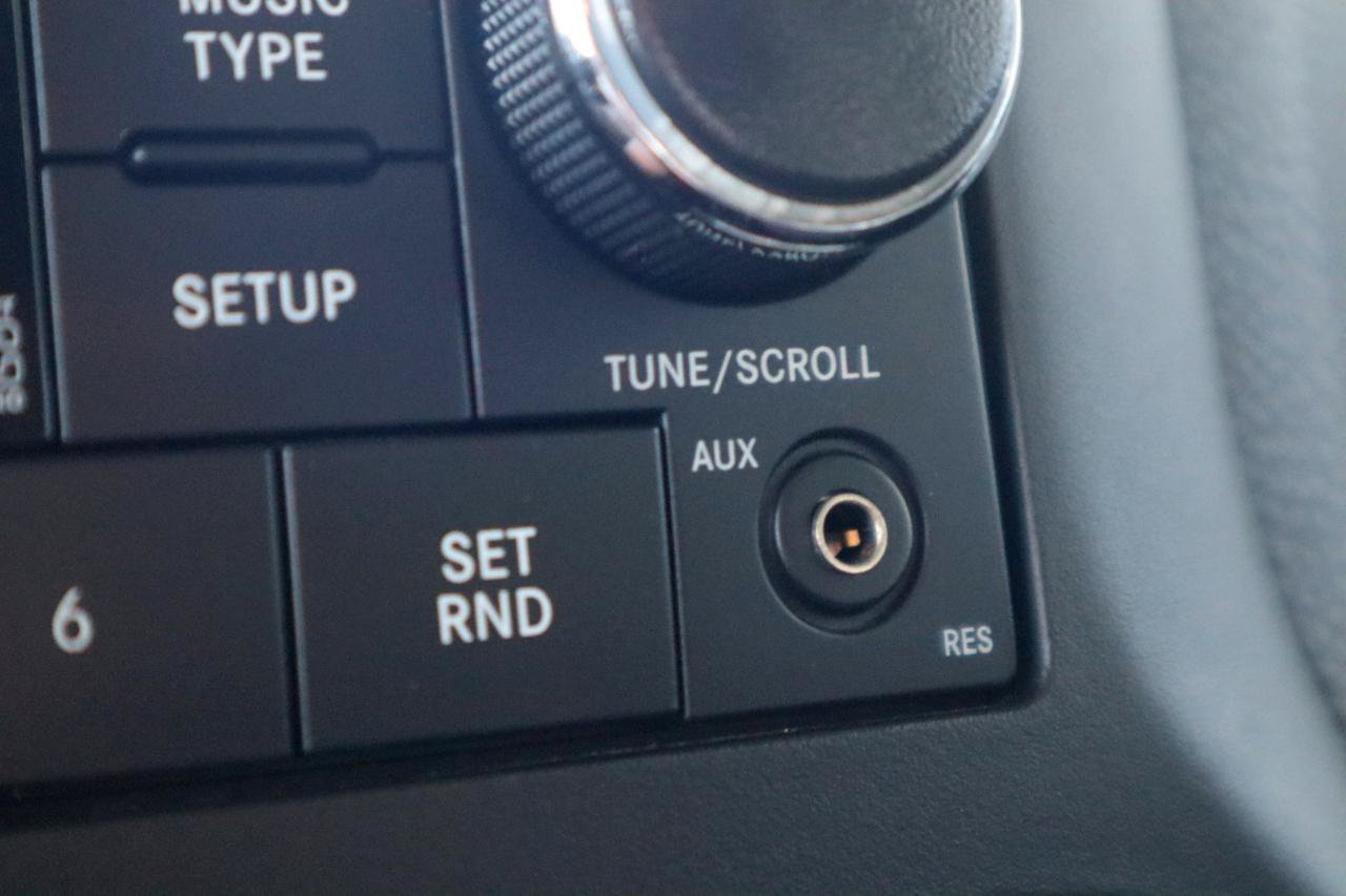Used 2015 Jeep Wrangler Unlimited Sahara w/ Connectivity Group AWD/4WD image 64