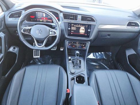 Used 2022 Volkswagen Tiguan SE R-Line image 10