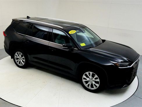 Used 2024 Toyota Grand Highlander Limited image 19