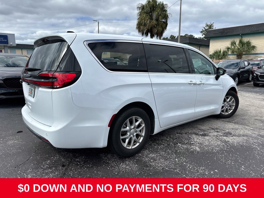 Used 2026 Chrysler Pacifica Select FWD image 3