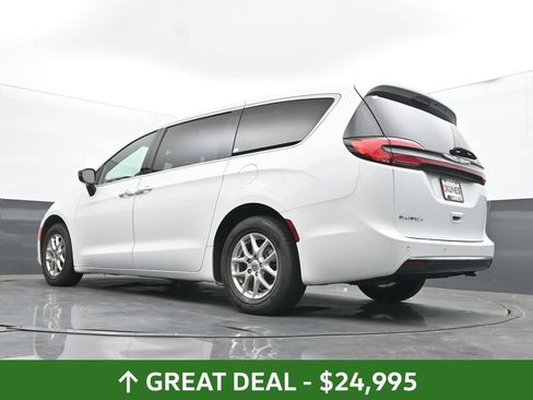 Used 2025 Chrysler Pacifica Select FWD image 48