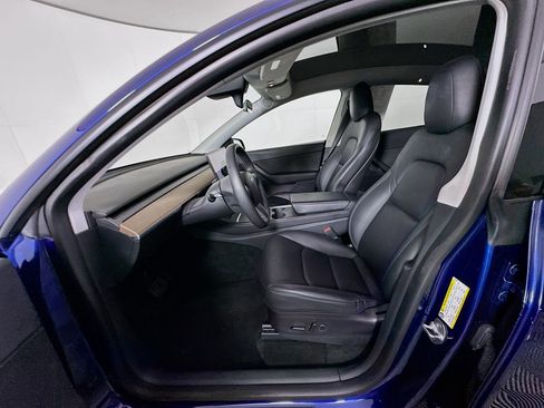 Used 2022 Tesla Model Y Long Range image 13