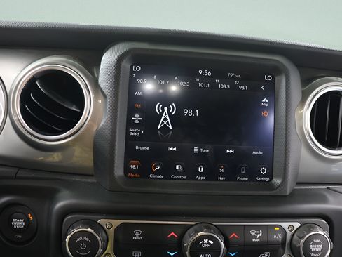 Used 2022 Jeep Gladiator Overland AWD/4WD image 11