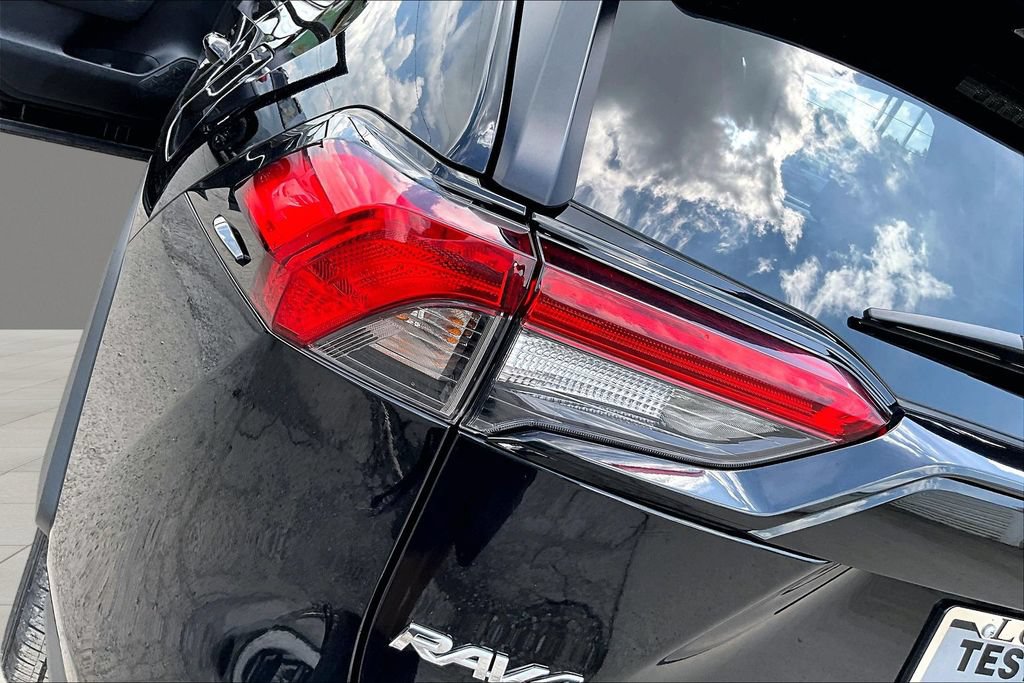 Used 2025 Toyota RAV4 XLE AWD/4WD image 25