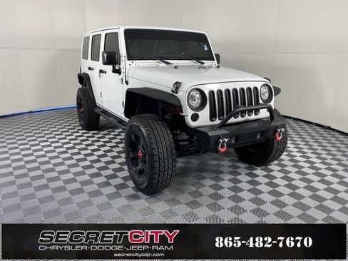 Used 2018 Jeep Wrangler Unlimited Sahara w/ Connectivity Group image 1