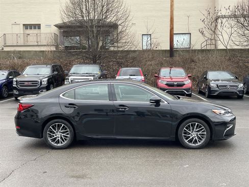 Used 2017 Lexus ES 350 w/ Luxury Package image 6