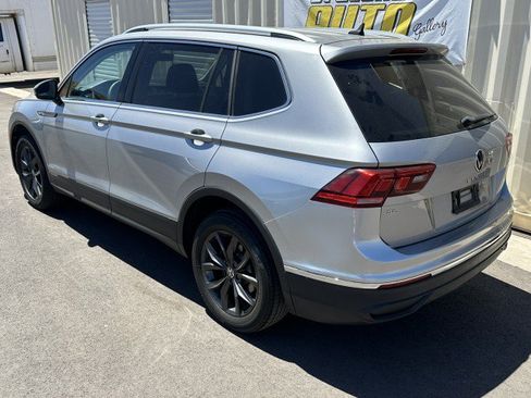 Used 2022 Volkswagen Tiguan SE FWD image 2