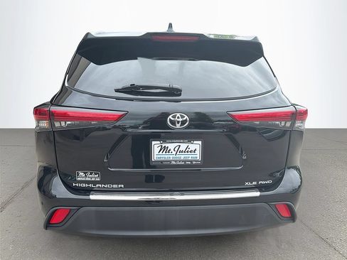 Used 2022 Toyota Highlander XLE AWD/4WD image 5