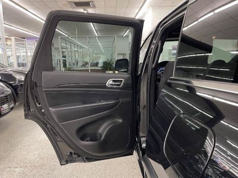 Used 2021 Jeep Grand Cherokee Laredo AWD/4WD image 30