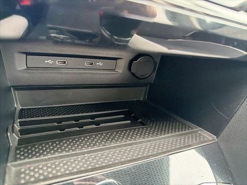 New 2026 Volkswagen Taos SE image 13