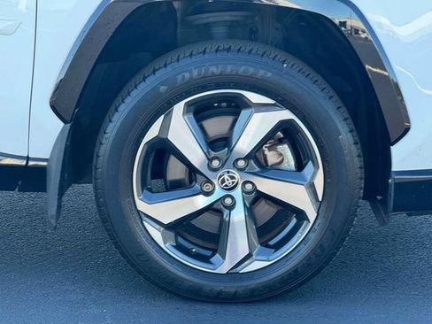 Used 2022 Toyota RAV4 SE w/ Weather & Moonroof Package AWD/4WD image 7