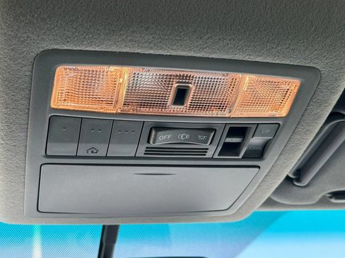 Used 2010 Toyota Highlander Limited AWD/4WD image 19
