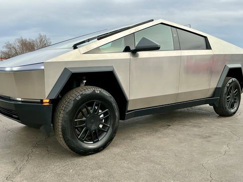 Used 2024 Tesla Cybertruck AWD Crew Cab image 7